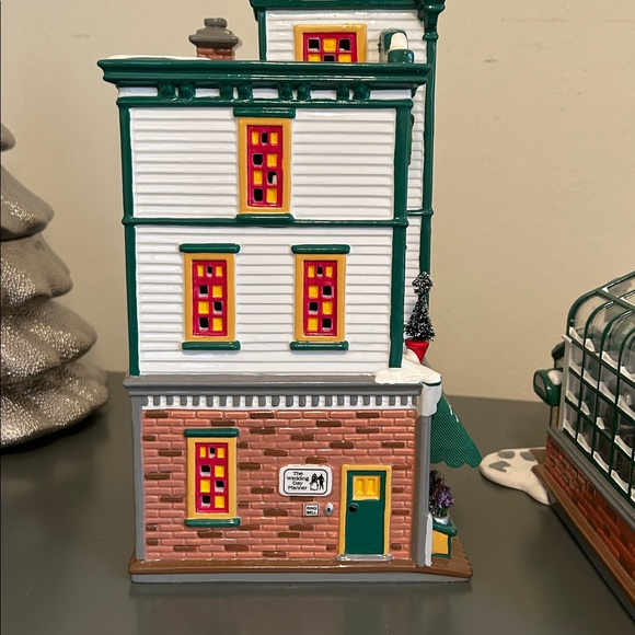 Snow Village Department 56 Secret Garden Florist & Greenhouse.  Set of 2 - Picture 4 of 15